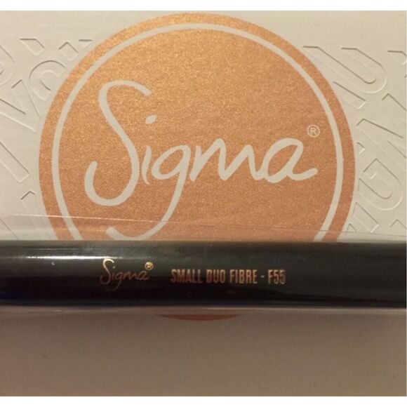 NEW Sigma F55 Small Duo Fibre makeup brush $22 - Picture 2 of 3